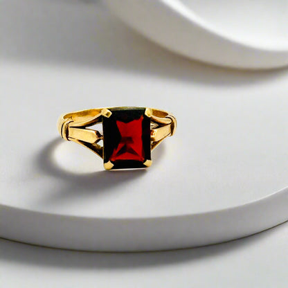 Antique 9K/9ct Gold Garnet Solitaire Ring - Payton, Pepper & Sons Ltd. - 6.5 US