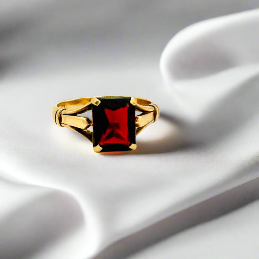 Antique 9K/9ct Gold Garnet Solitaire Ring - Payton, Pepper & Sons Ltd. - 6.5 US