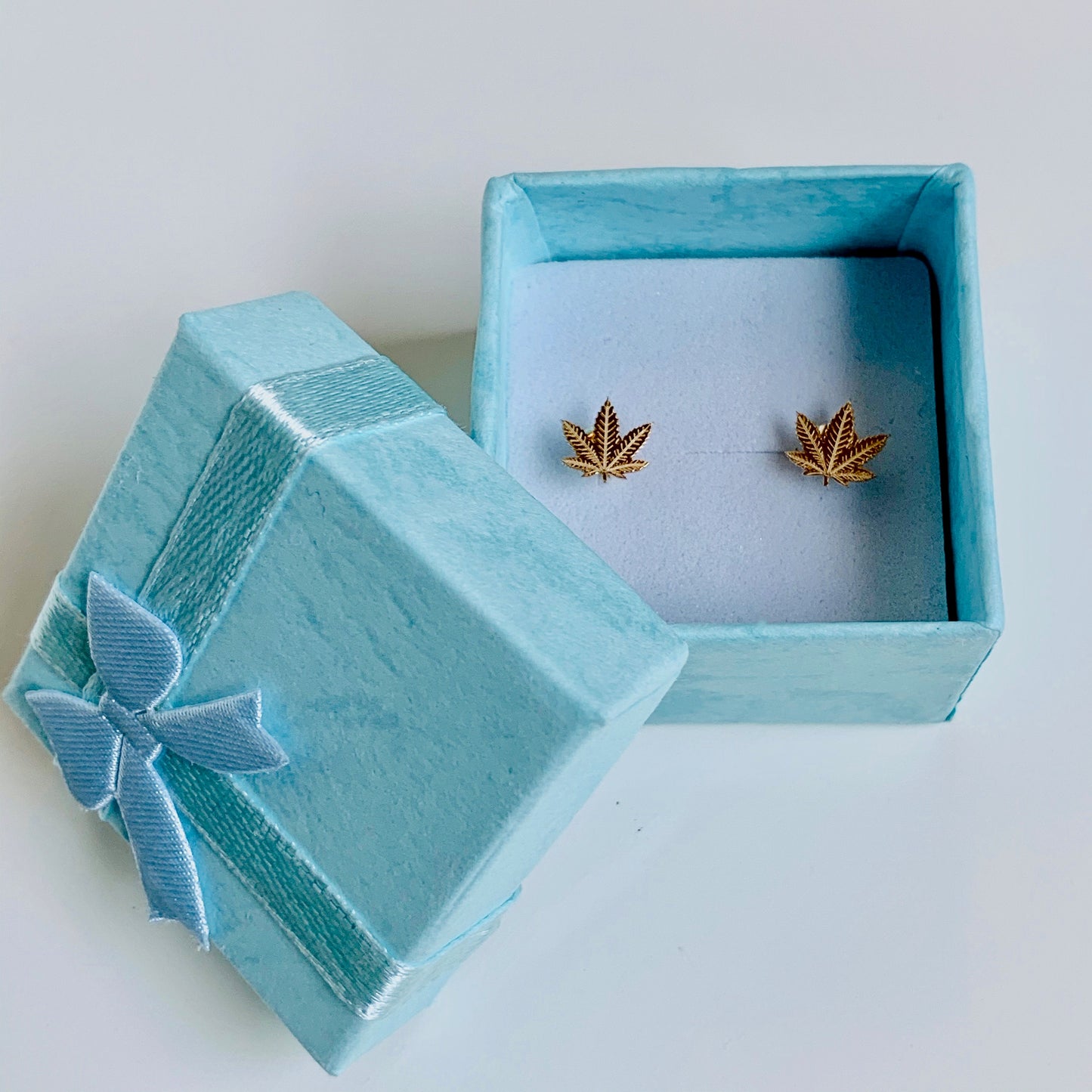 14K Solid Yellow Gold Etched Marijuana Leaf Stud Earrings 7.5mm x 7.5mm