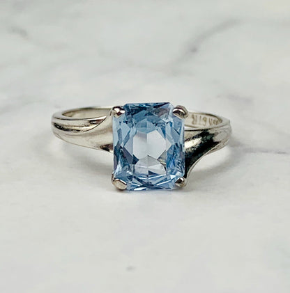 Vintage 10K White Gold Emerald Cut Aquamarine Solitaire Ring - Size 5.5 US