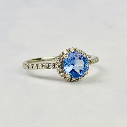 Vintage 9k / 9ct White Gold Round cut Blue Cubic Zirconia and White Topaz Halo Ring - 6.5 US