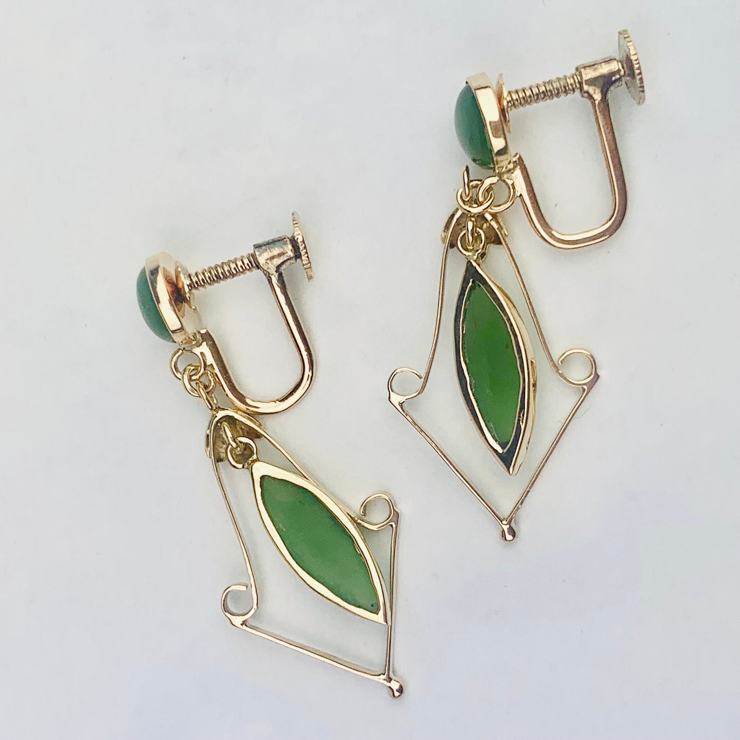 Vintage Estate 18K Gold Dangle / Drop Jade Screw-Back Earrings - Estate