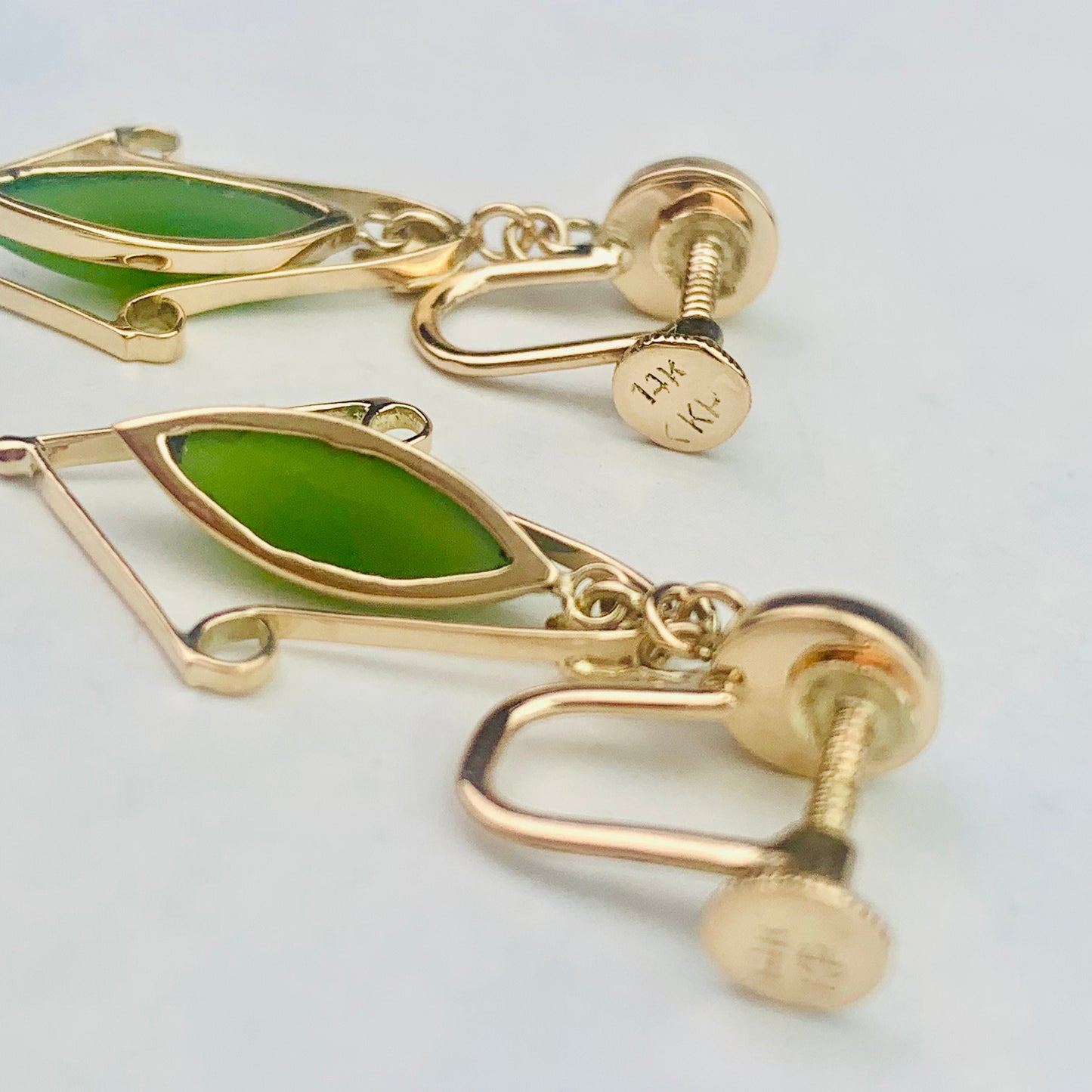 Vintage Estate 18K Gold Dangle / Drop Jade Screw-Back Earrings - Estate