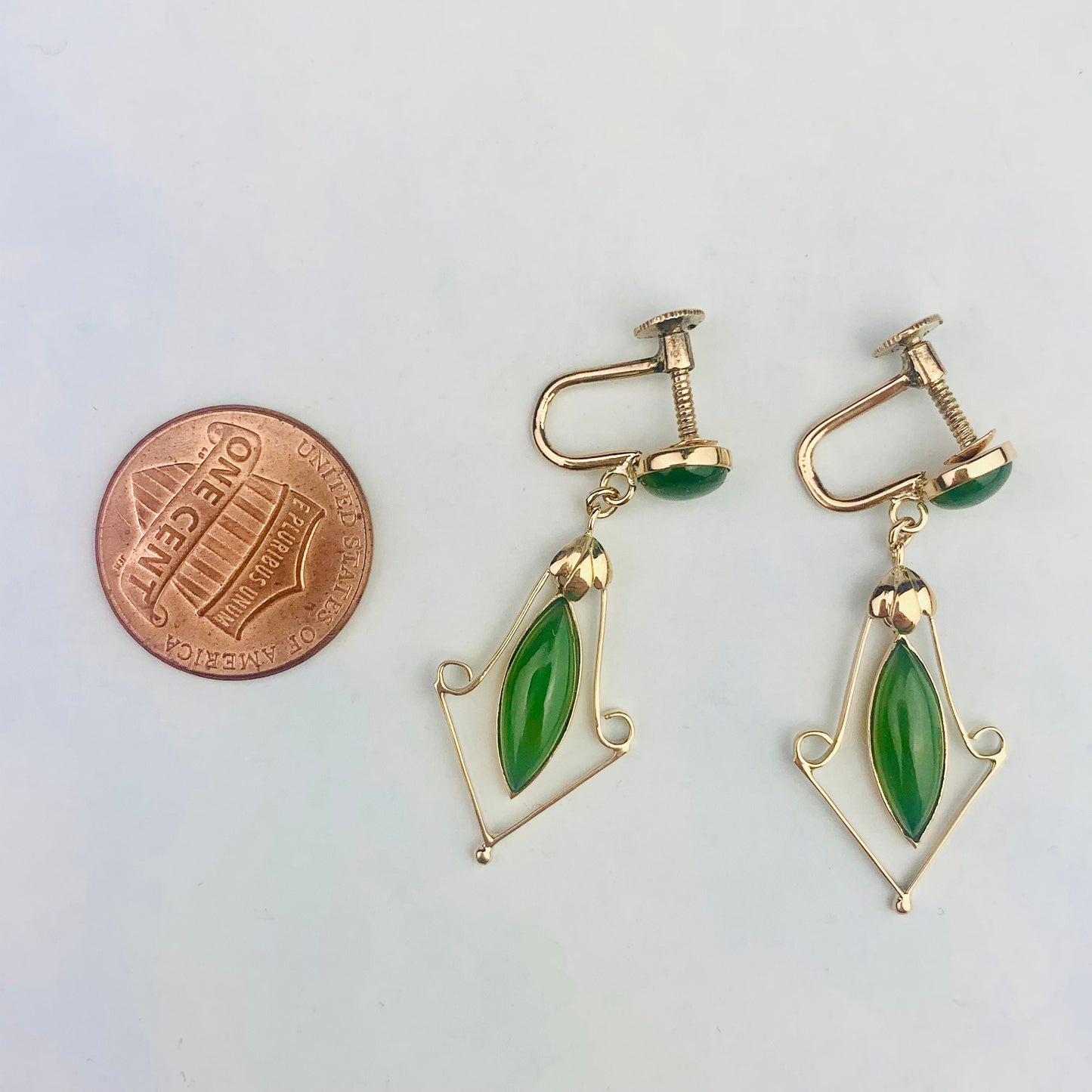 Vintage Estate 18K Gold Dangle / Drop Jade Screw-Back Earrings - Estate