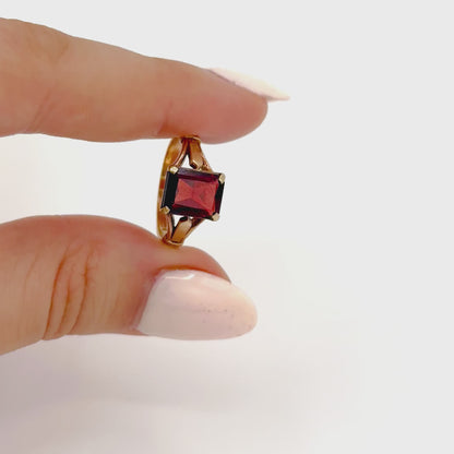 Antique 9K/9ct Gold Garnet Solitaire Ring - Payton, Pepper & Sons Ltd. - 6.5 US